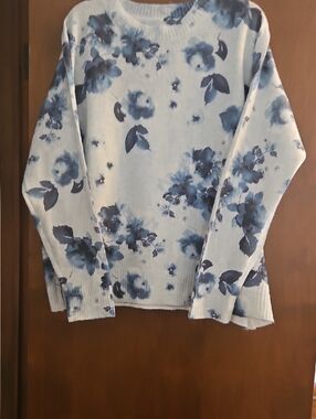 Really Nice Crew Neck Light Blue Floral Knit Sweater Pit 2 Pit 28" Length 28"